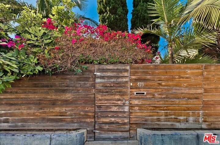 Property Photo: 409 Westminster Ave CA 90291
