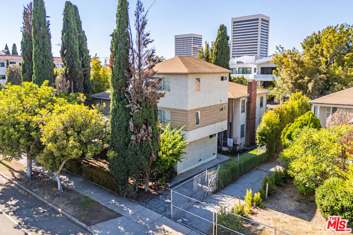 Property Photo: 1541 Veteran Ave CA 90024