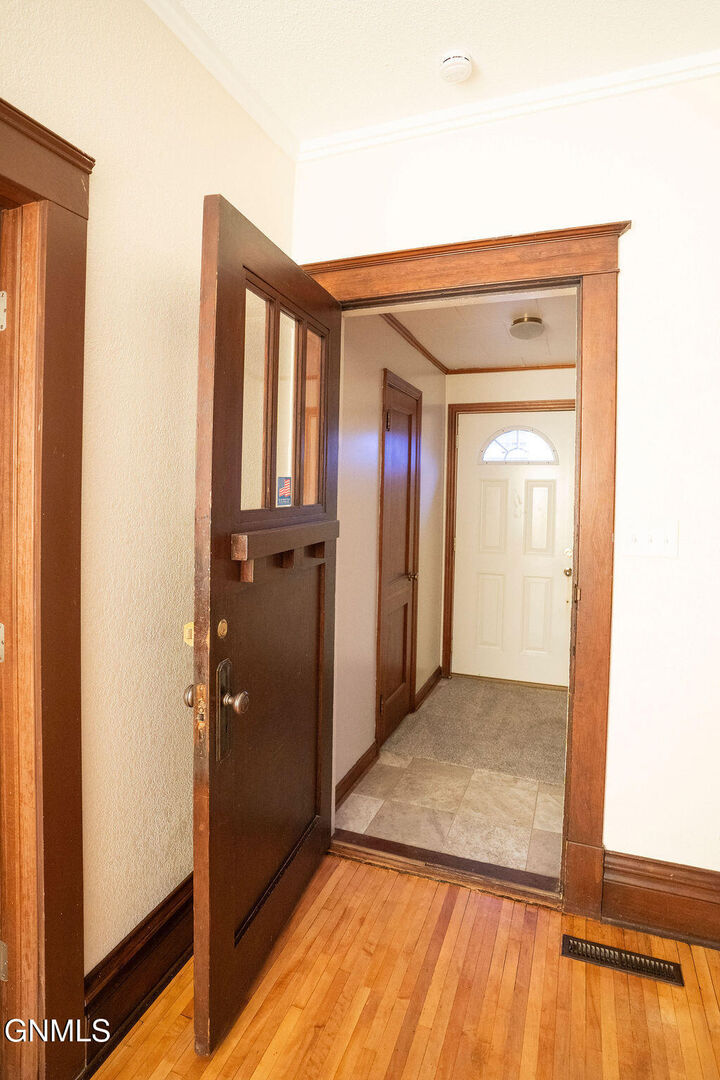 Property Photo: 505 3rd Avenue NE ND 58401