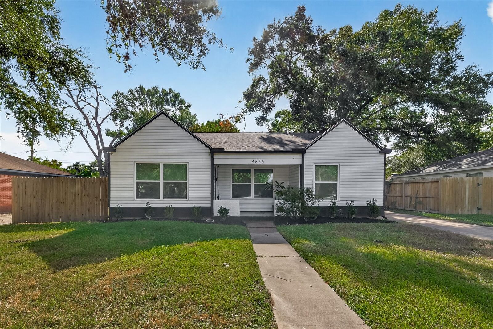Property Photo:  4826 Ventura Lane  TX 77021 