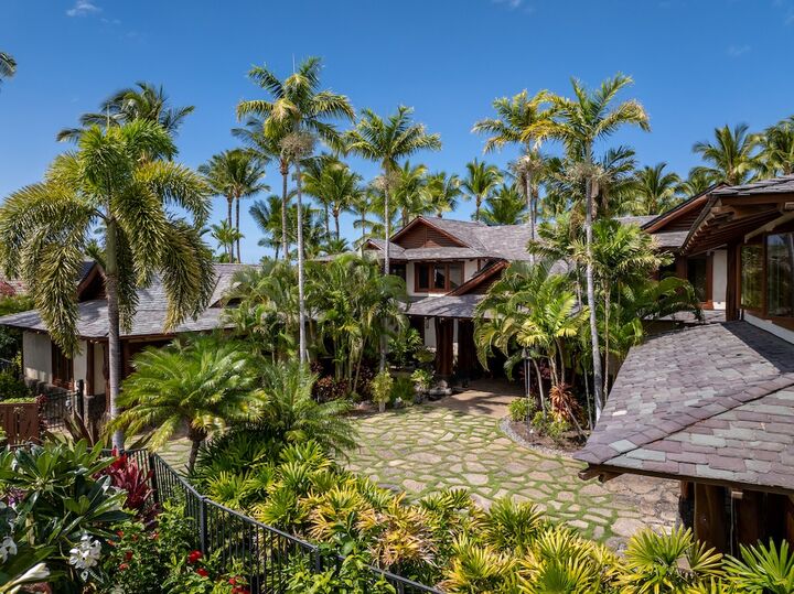 Property Photo: 68-1028 Honokaope Pl HI 96743