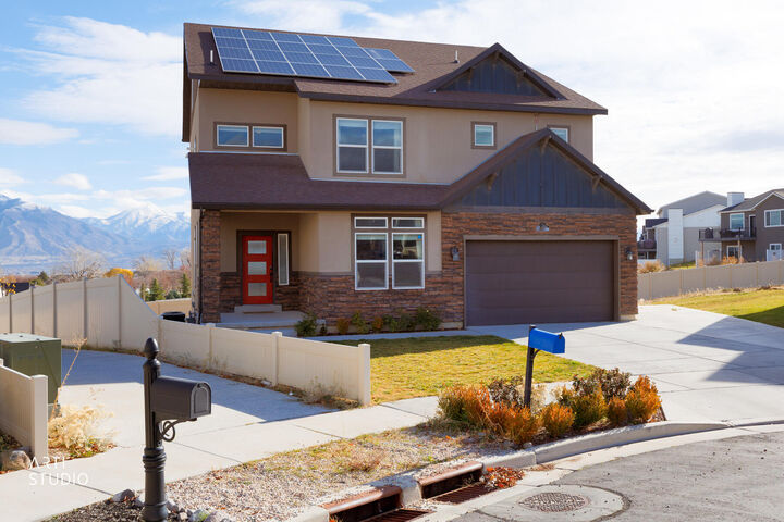 Property Photo: 4102 W Madingley Cir UT 84096