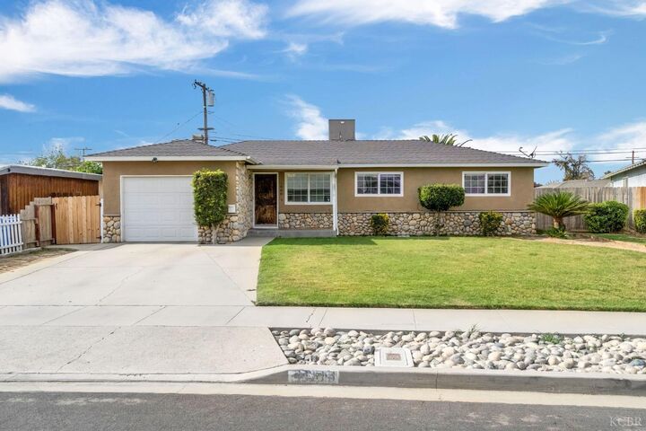 Property Photo: 1908 N Waukena Way CA 93230