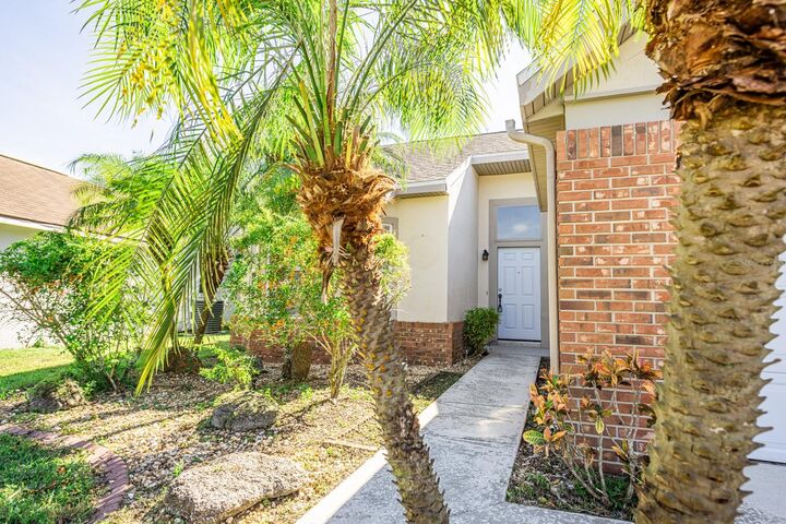 Property Photo: 1015 Pearson Drive FL 32765