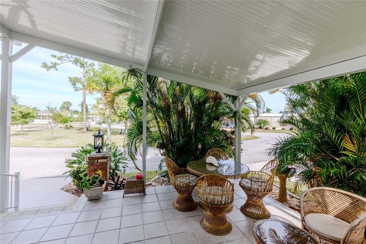 Property Photo: 2100 Kings Highway 1008 FL 33980