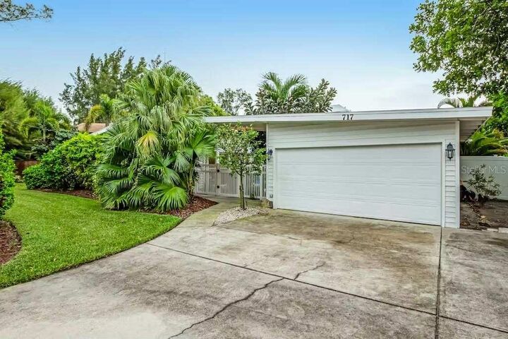 717 Jacaranda Road  Anna Maria FL 34216 photo