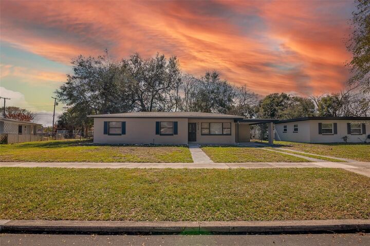 Property Photo: 7126 Eaker Drive FL 32822