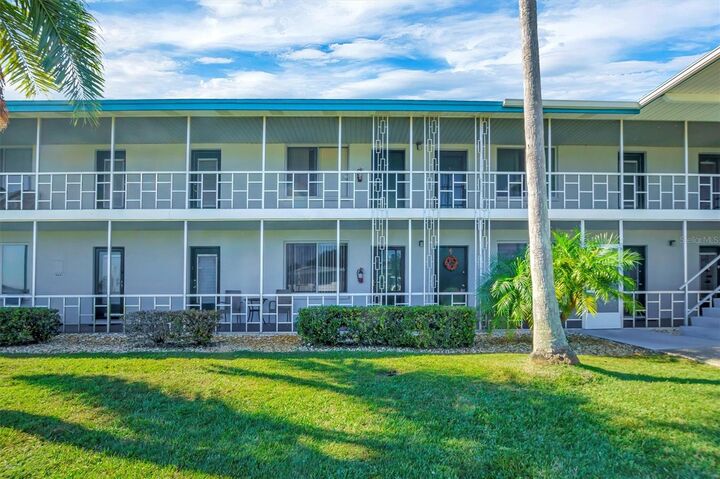 Property Photo: 1600 W Lake Parker Drive D5 FL 33805