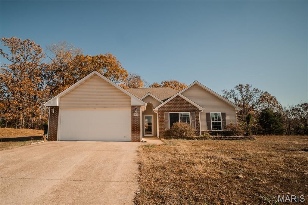 Property Photo:  202 Casimir Court  MO 65583 