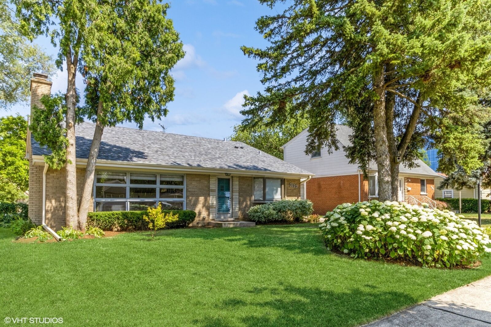 Property Photo: 3123 Patton Drive IL 60018