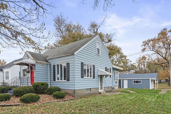 Property Photo:  18504 Wentworth Avenue  IL 60438 