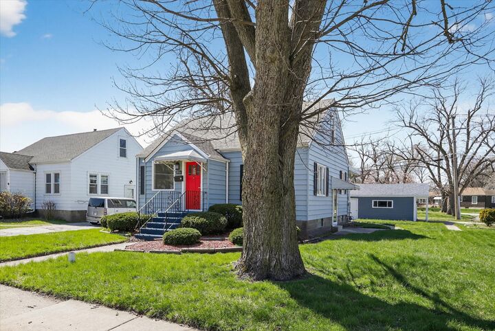 Property Photo:  18504 Wentworth Avenue  IL 60438 