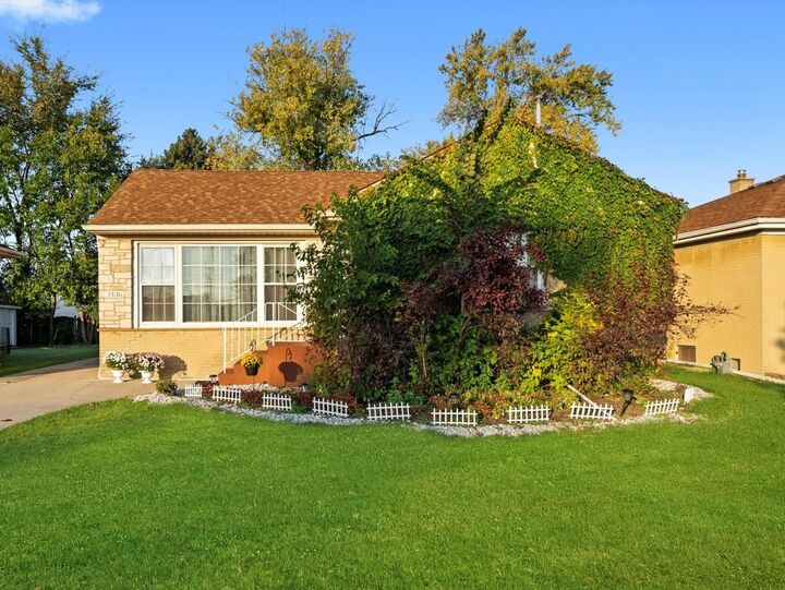 2136 Bristol Avenue  Westchester IL 60154 photo