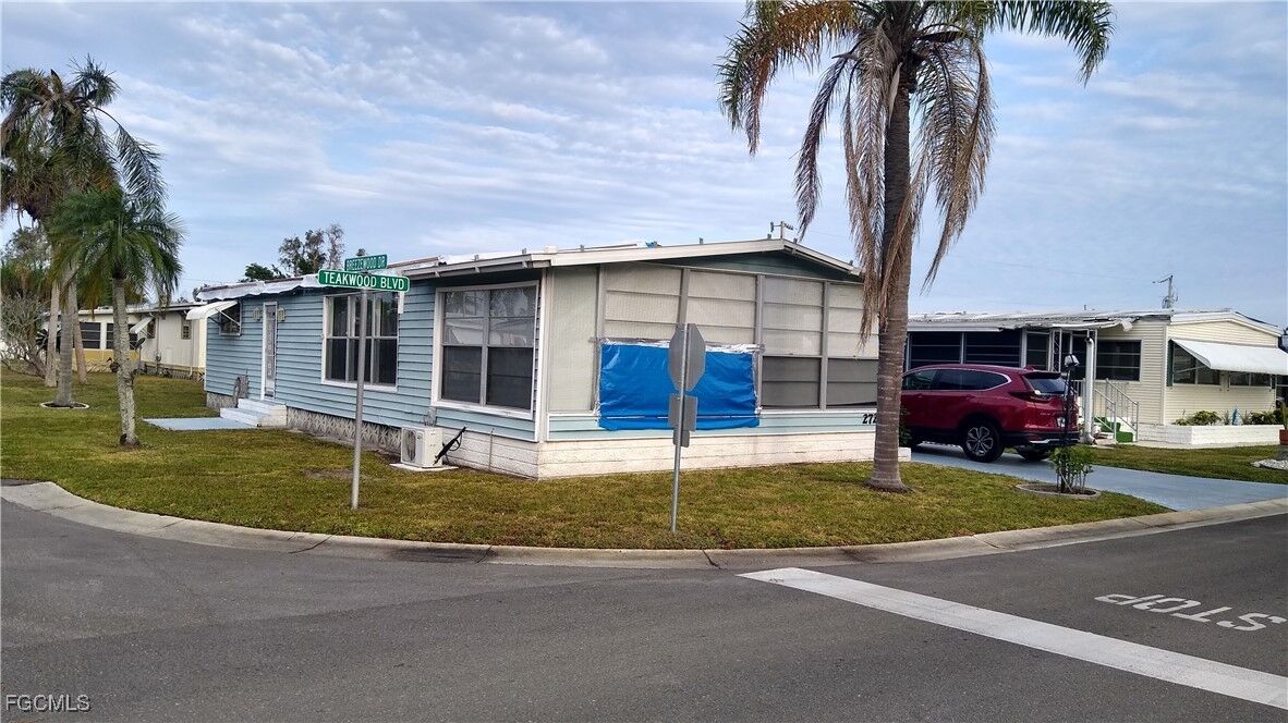 Property Photo:  2727 Teakwood Boulevard  FL 33917 