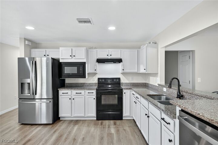 Property Photo:  10970 Glenhurst Street  FL 33913 