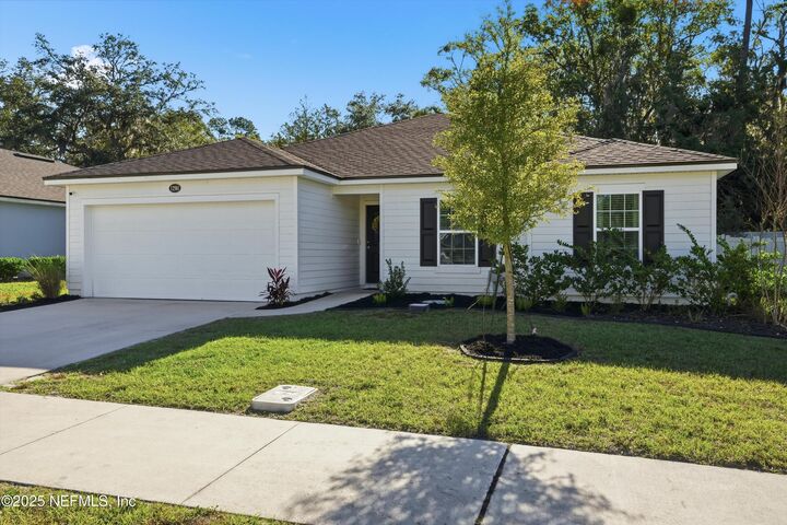 Property Photo: 12581 Creekside Manor Drive FL 32218