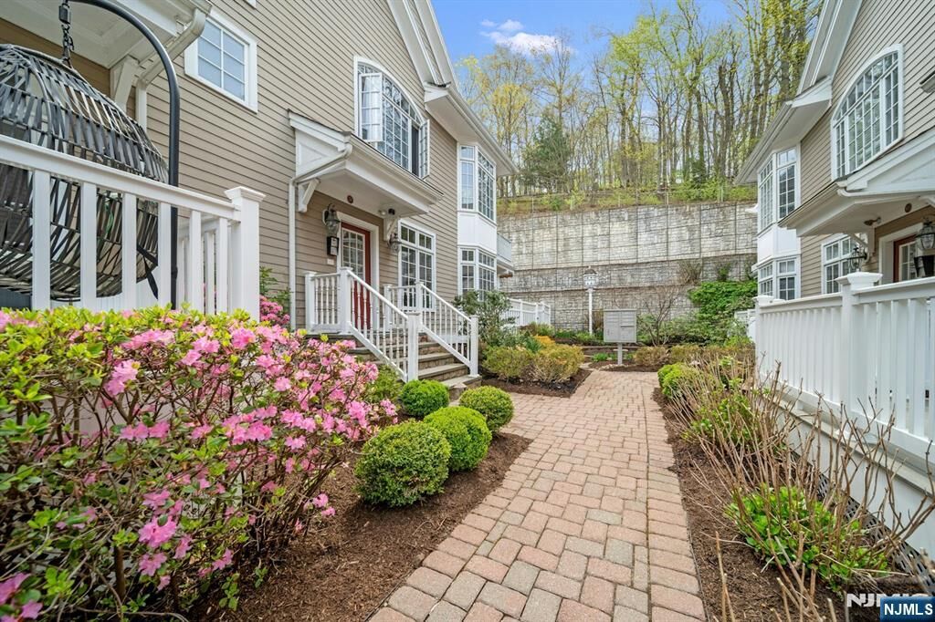 Property Photo:  58 Chestnut 1  NJ 07960 