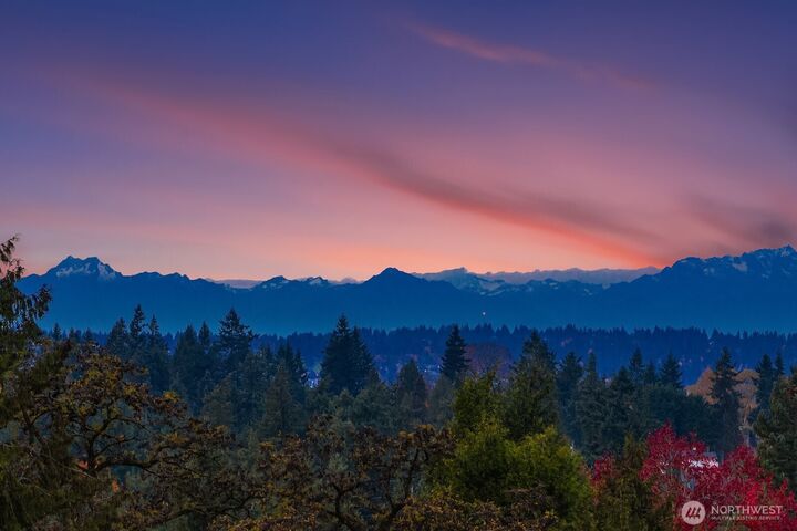 Property Photo:  9647  Observation Drive  WA 98033 