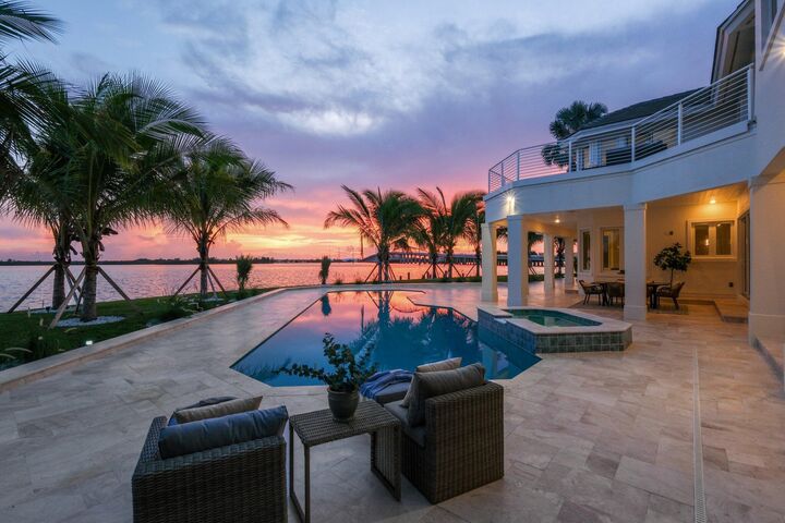 Property Photo:  526 Point Lane  FL 32963 