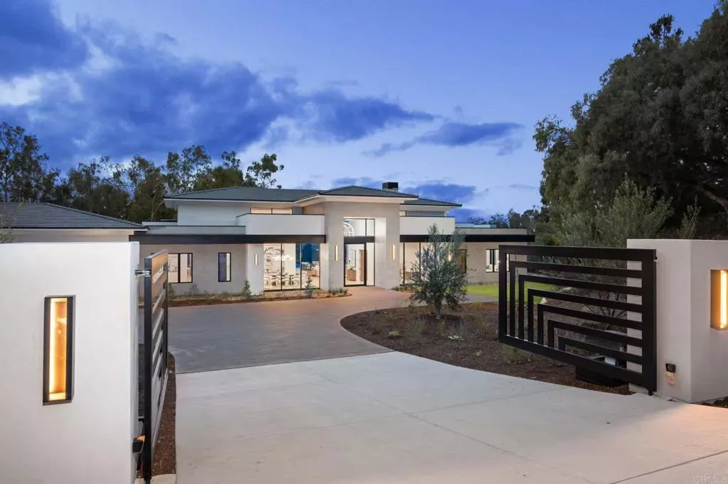 Property Photo: 5471 La Crescenta CA 92067