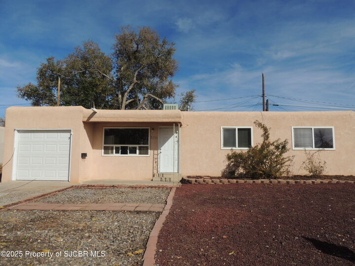 Property Photo: 3206 Edgecliff Drive NM 87402
