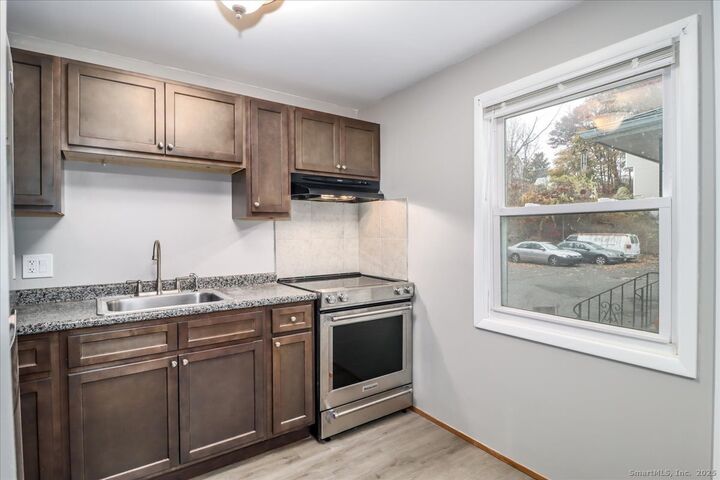 Property Photo:  115 Kensington Avenue Apt 2  CT 06451 