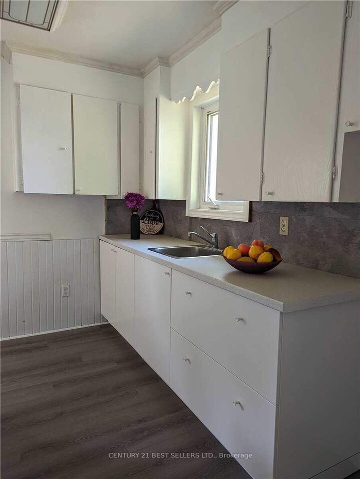 Property Photo:  320 Ashbury Road  ON L6K 2M4 