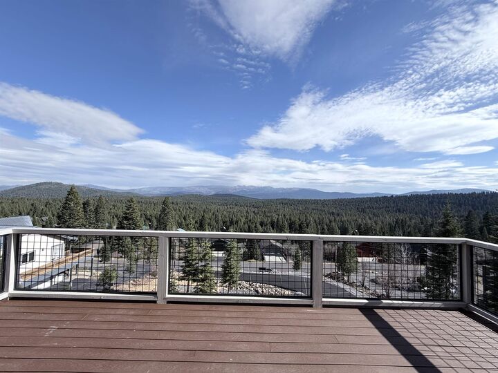 Property Photo: 13094 Skislope Way CA 96161