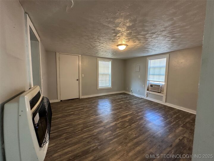 Property Photo:  501 W Elm Street  OK 74434 