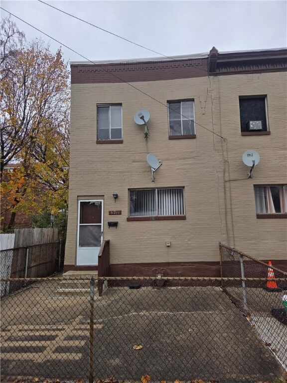 Property Photo: 6215 Huntress St PA 15206