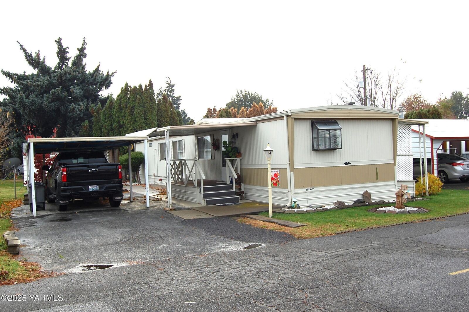 Property Photo: 2205 Butterfield Rd #14 WA 98901