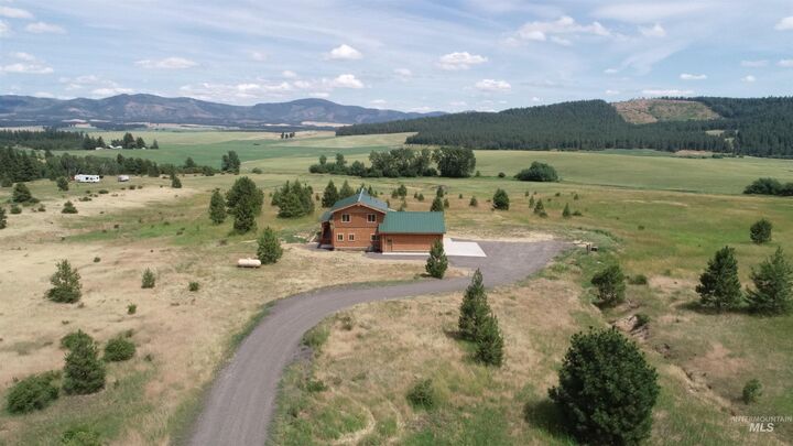 Property Photo: 293 Vine Maple ID 83824