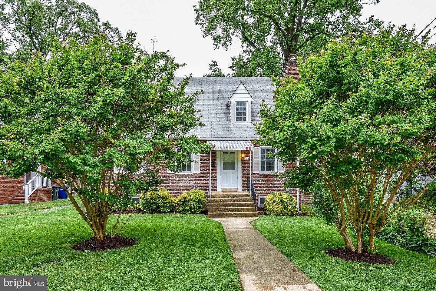 Property Photo: 4313 N 18th Street N VA 22207