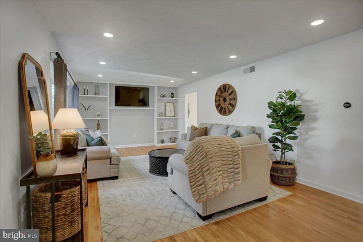 Property Photo:  904 Alison Ave  PA 17055 