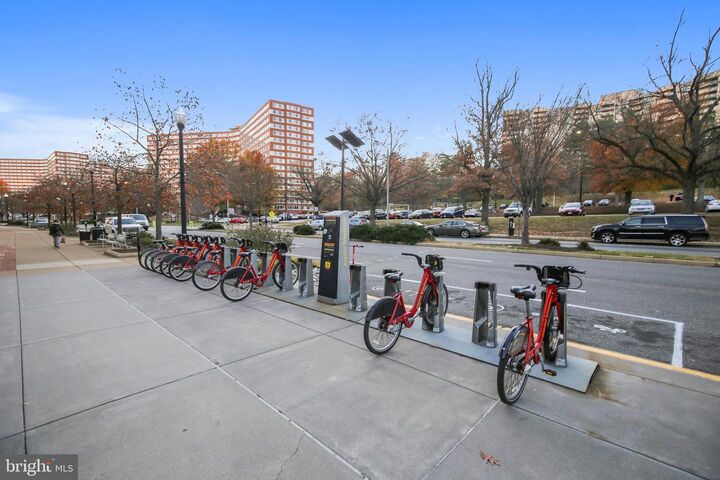 Property Photo:  1101 S Arlington Ridge Road 1208  VA 22202 