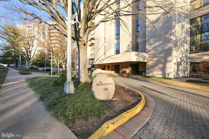 Property Photo: 1101 S Arlington Ridge Road 1208 VA 22202