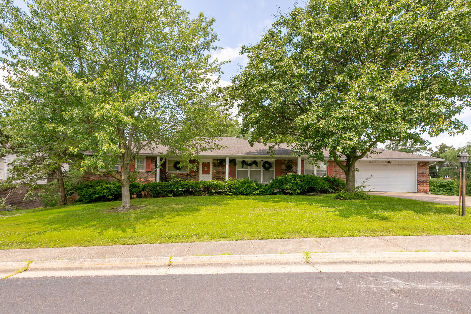 Property Photo:  811 Hulen Dr  MO 65203 