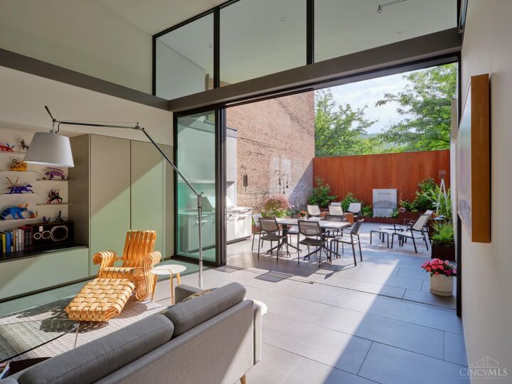 Property Photo:  1826 Elm Street  OH 45202 