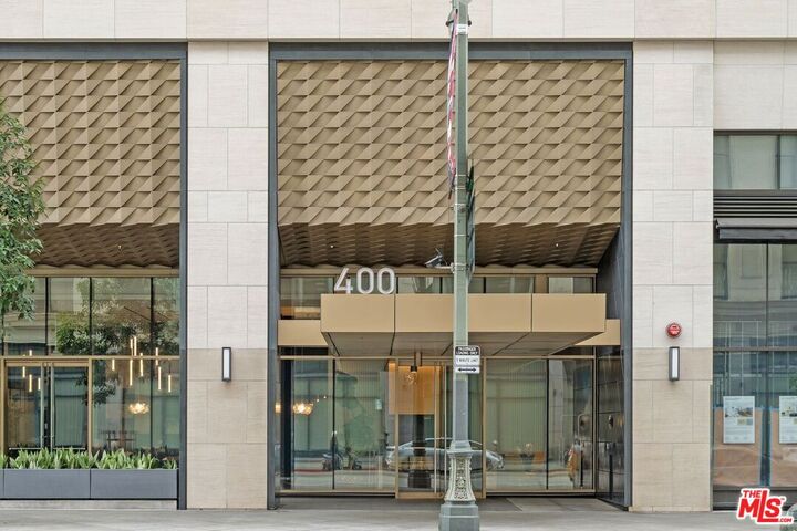 Property Photo: 400 S Broadway CA 90013