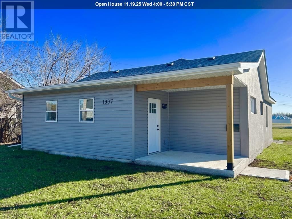 Property Photo: 1007 Sunset Drive ON P9A 2T5