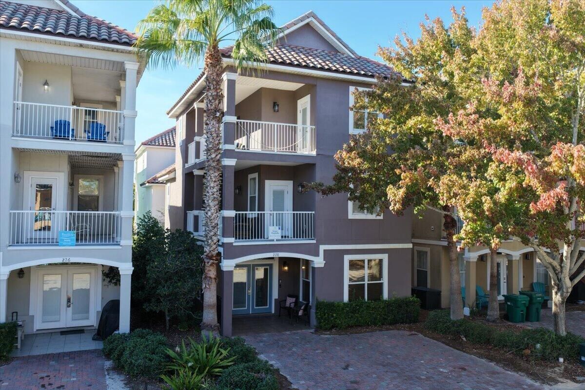 Property Photo: 228 Kono Way FL 32541