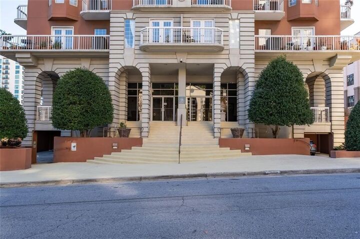 Property Photo:  3435 Kingsboro Road NE #1801  GA 30326 