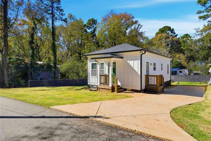 Property Photo:  141 Kentucky Circle  GA 30605 