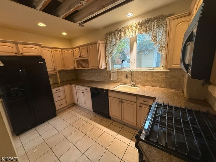 Property Photo:  33 Wall St  NJ 07016 