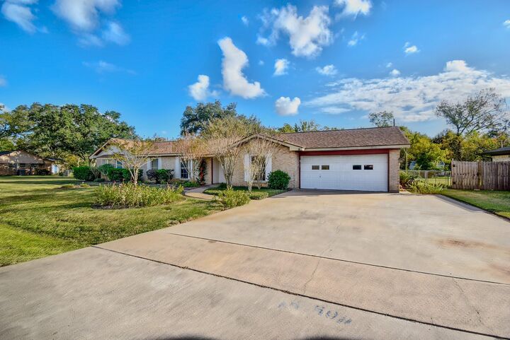 Property Photo:  78 Ivy Court  TX 77541 