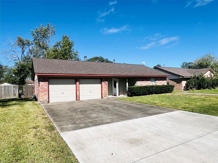 Property Photo: 304 S Yaupon Street TX 77566