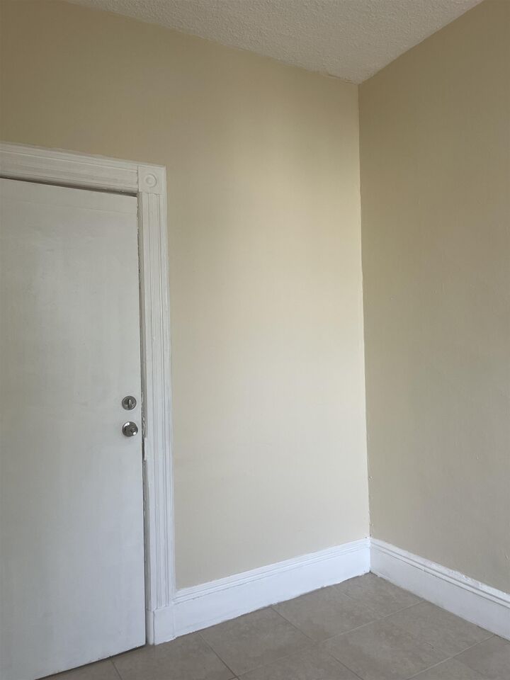 Property Photo:  15 Irving St 2  NJ 07307 