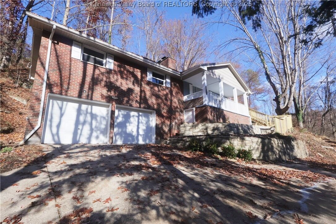 Property Photo:  2214 Oakhurst Drive  WV 25309 