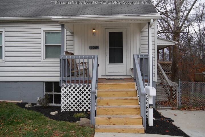 Property Photo:  1009 Village Drive  WV 25309 