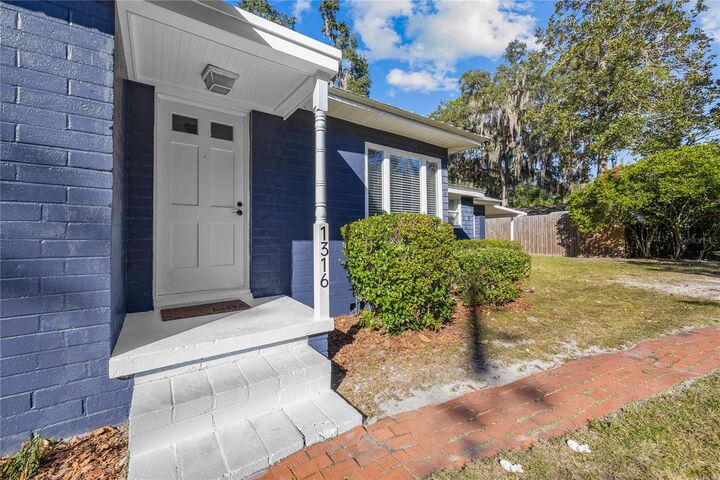 Property Photo: 1316 NE 9th Street FL 32601